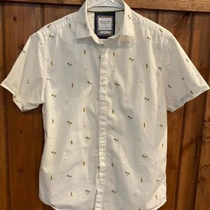 Men’s Medium slim fit Button down shirt